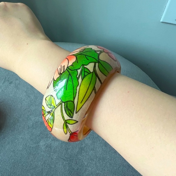 FREE 🆓 with Any Two Purchases - Floral Bracelet - Picture 1 of 4